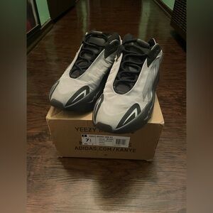 Adidas Yeezy Boost 700 MNVN Size 7 Geode Gray Sneaker GW9524